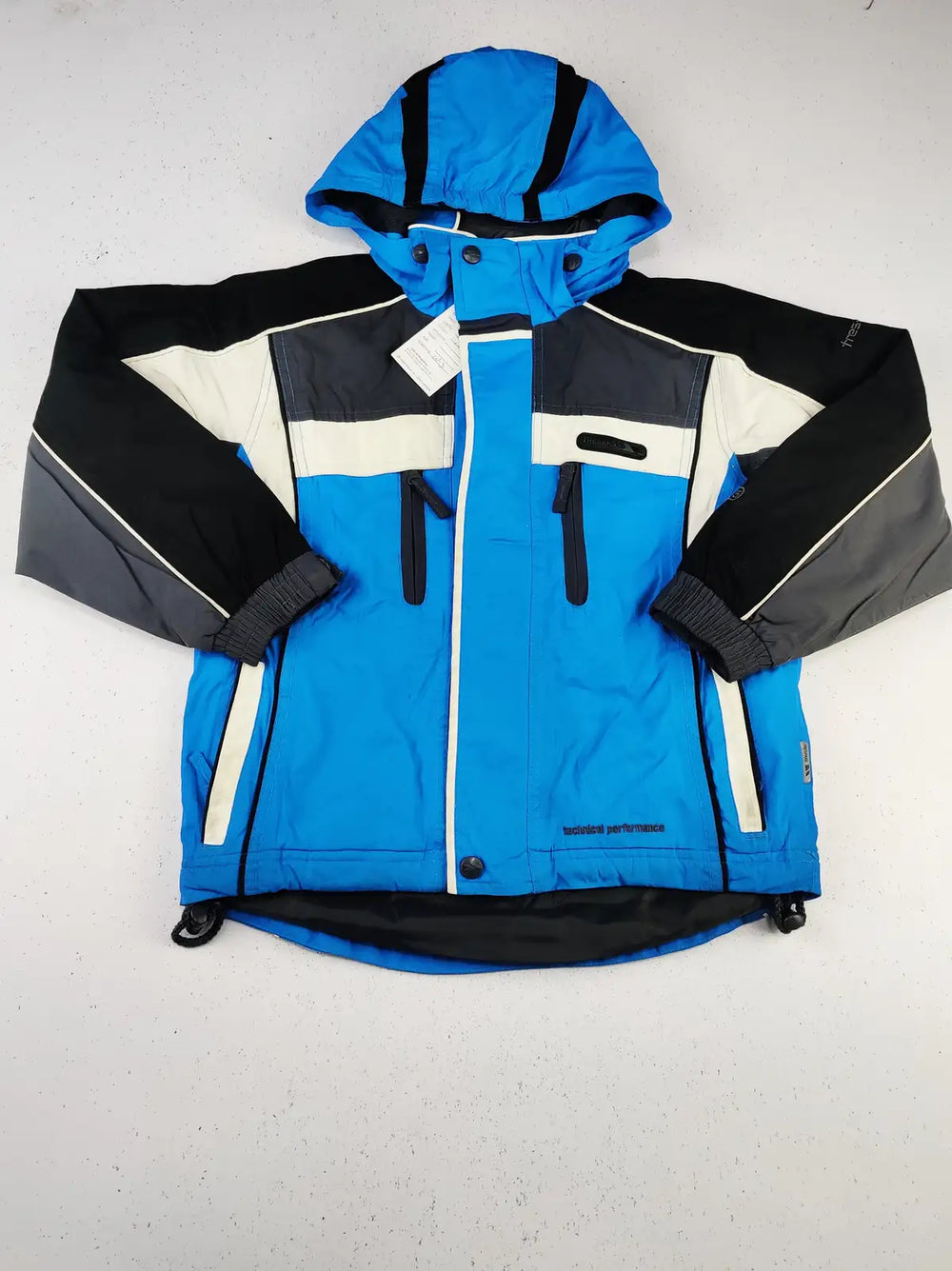 Buy online pre-used pre-loved 100% authentic & Original branded Trespass (KJB-555) available in Pakistan. Top international brands avilable.