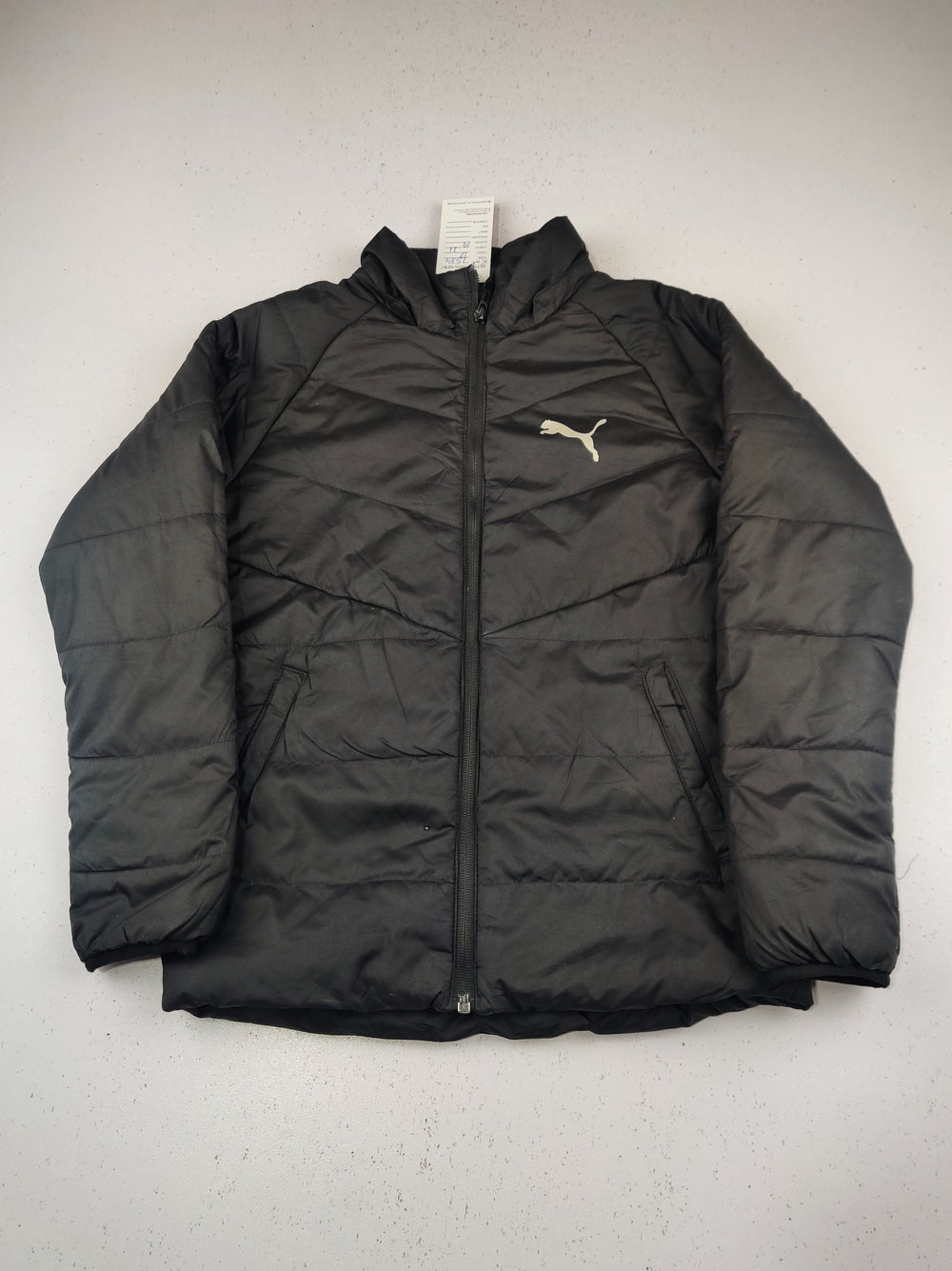 Buy online pre-used pre-loved 100% authentic & Original branded P.U.M.A (KJB-7534) available in Pakistan. Top international brands avilable.