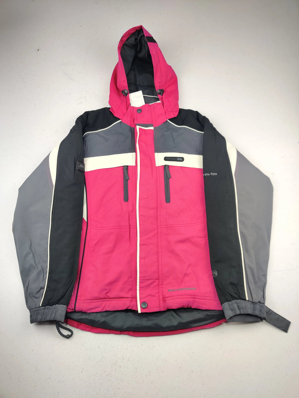 Buy online pre-used pre-loved 100% authentic & Original branded Trespass (KJB-7908) available in Pakistan. Top international brands avilable.