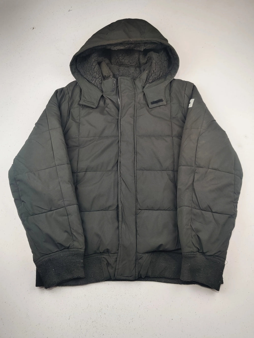 Buy online pre-used pre-loved 100% authentic & Original branded Abercrombie (KJB-7954) available in Pakistan. Top international brands avilable.