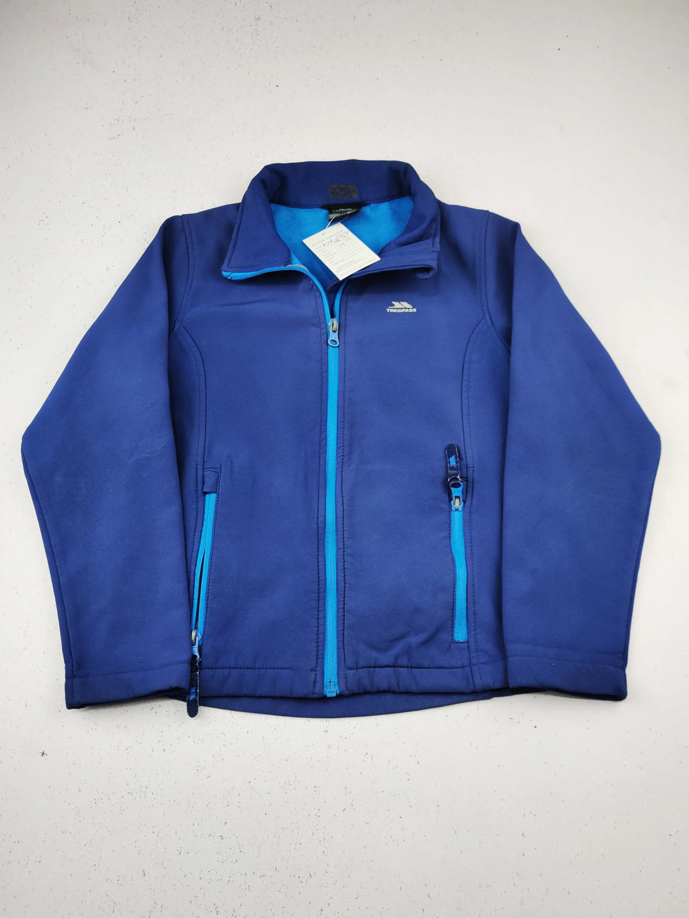 Buy online pre-used pre-loved 100% authentic & Original branded Trespass (KJB-7974) available in Pakistan. Top international brands avilable.