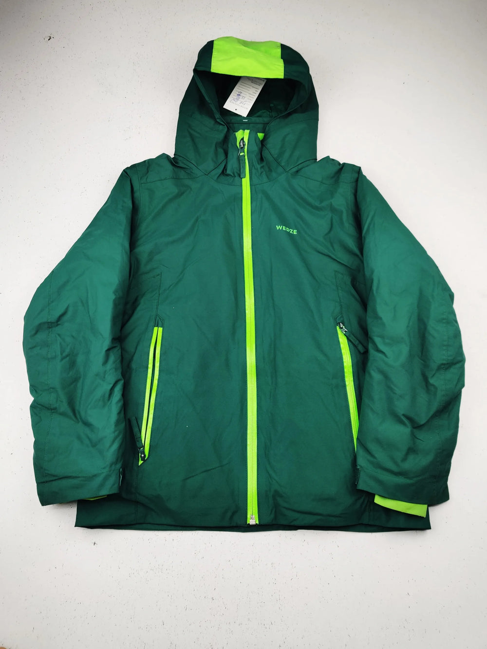 Buy online pre-used pre-loved 100% authentic & Original branded Decathlon (KJB-8037) available in Pakistan. Top international brands avilable.