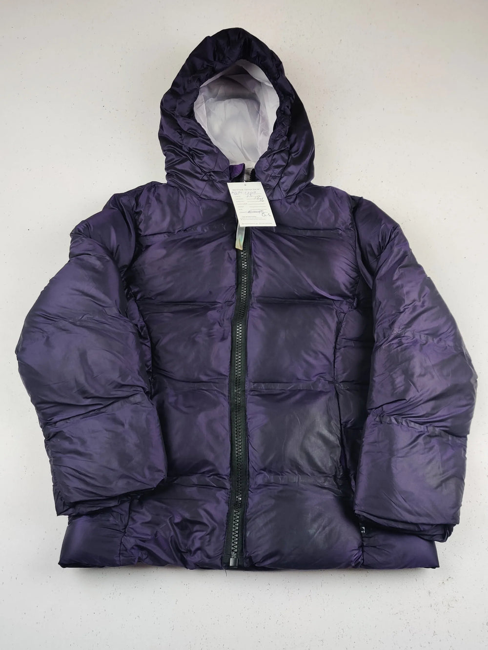 Buy online pre-used pre-loved 100% authentic & Original branded Champion (KJG-12011) available in Pakistan. Top international brands avilable.