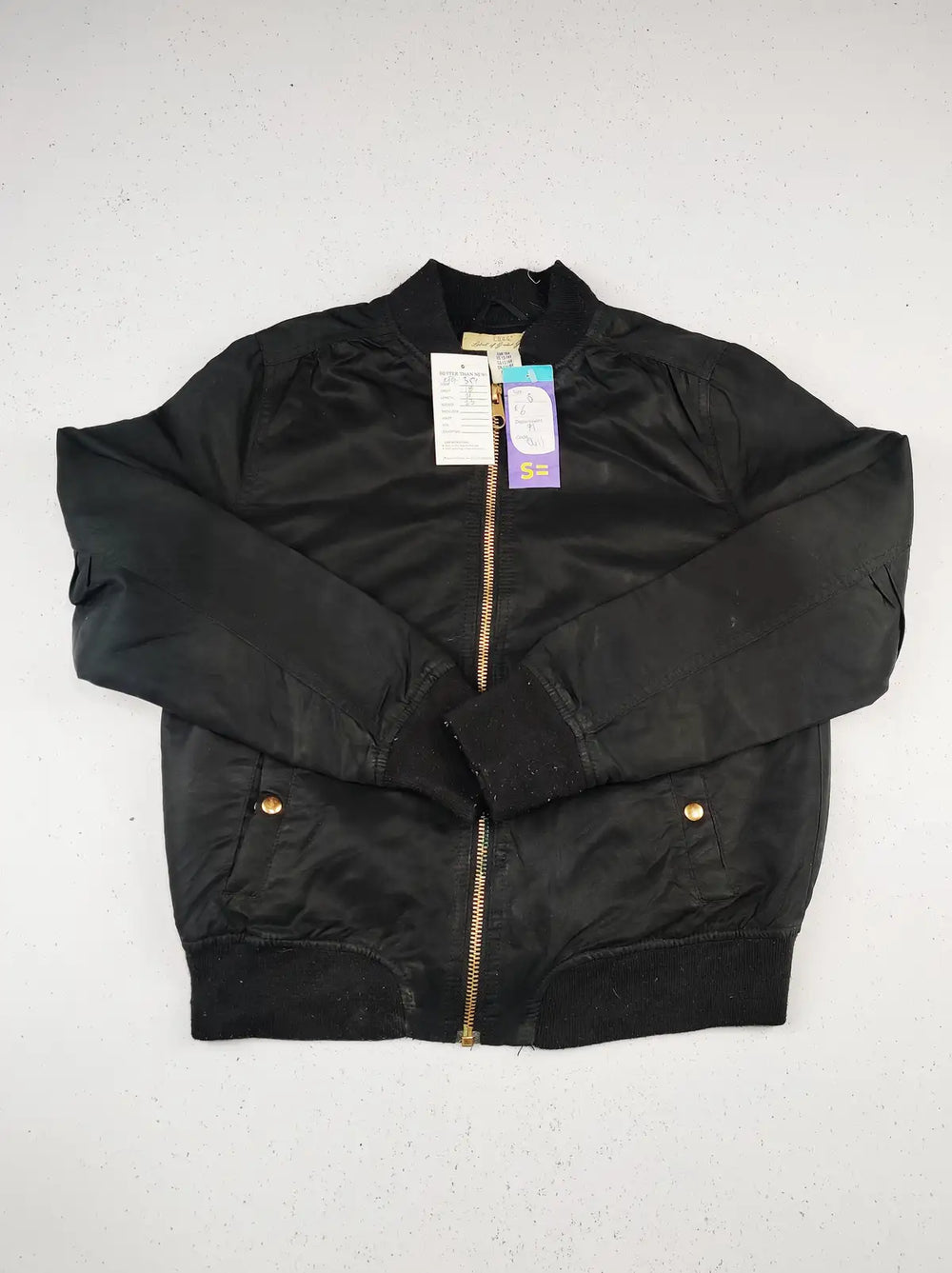 Buy online pre-used pre-loved 100% authentic & Original branded Logg (KJG-354) available in Pakistan. Top international brands avilable.