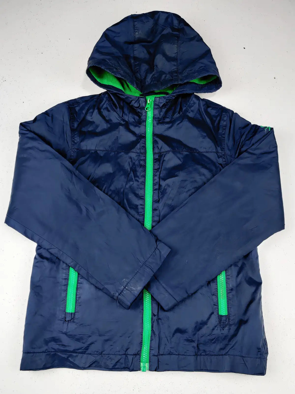 Buy online pre-used pre-loved 100% authentic & Original branded United Colors Of Benetton (KJG-389) available in Pakistan. Top international brands avilable.