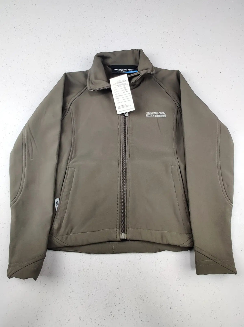 Buy online pre-used pre-loved 100% authentic & Original branded Trespass (KJG-486) available in Pakistan. Top international brands avilable.