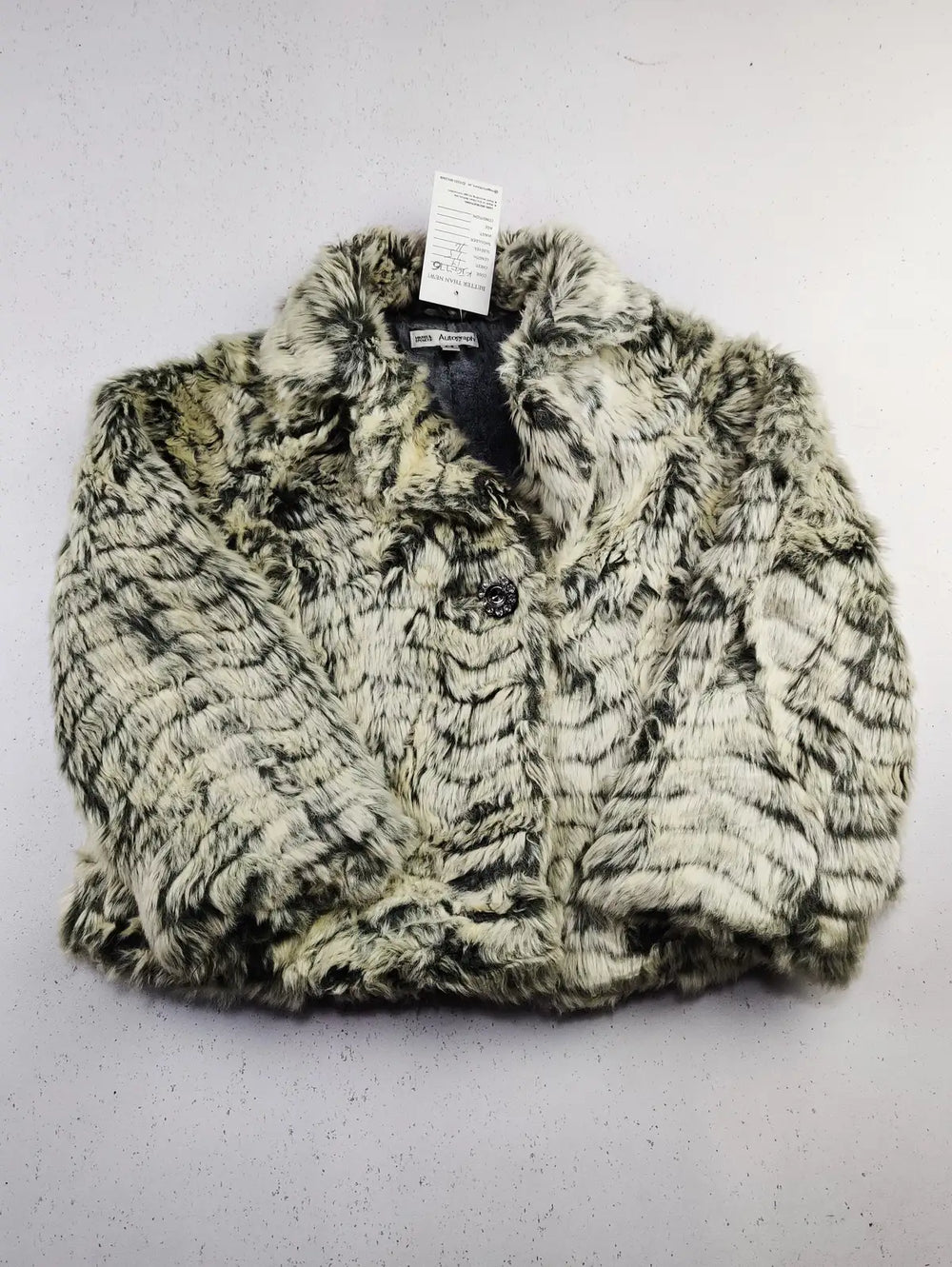 Buy online pre-used pre-loved 100% authentic & Original branded Autograph (KJG-776) available in Pakistan. Top international brands avilable.