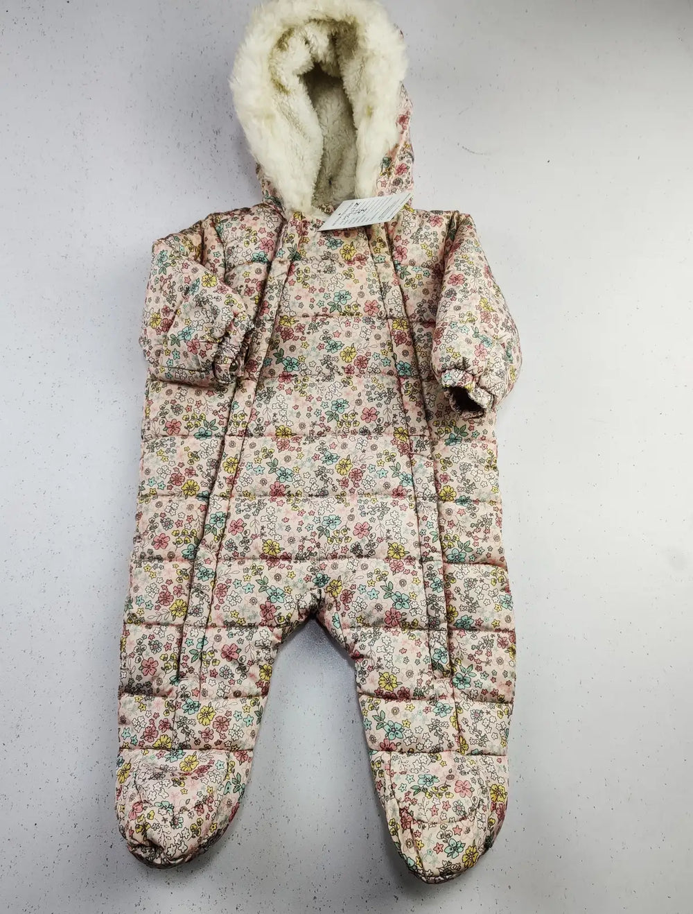 Buy online pre-used pre-loved 100% authentic & Original branded F&F (KJG-777) available in Pakistan. Top international brands avilable.