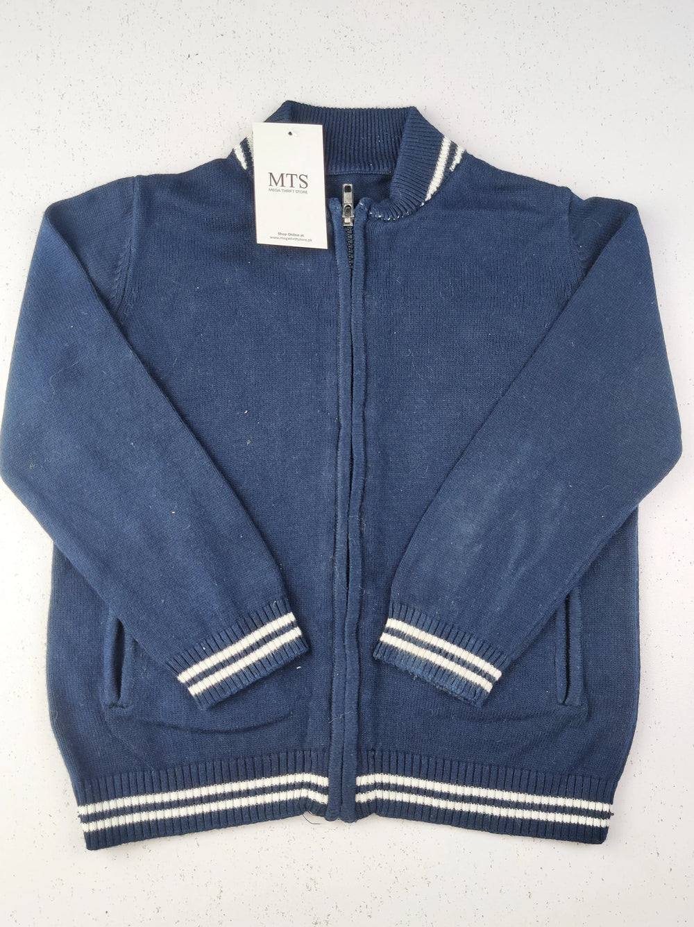 Buy online pre-used pre-loved 100% authentic & Original branded Unknown Brand (KWB-1829) available in Pakistan. Top international brands avilable.