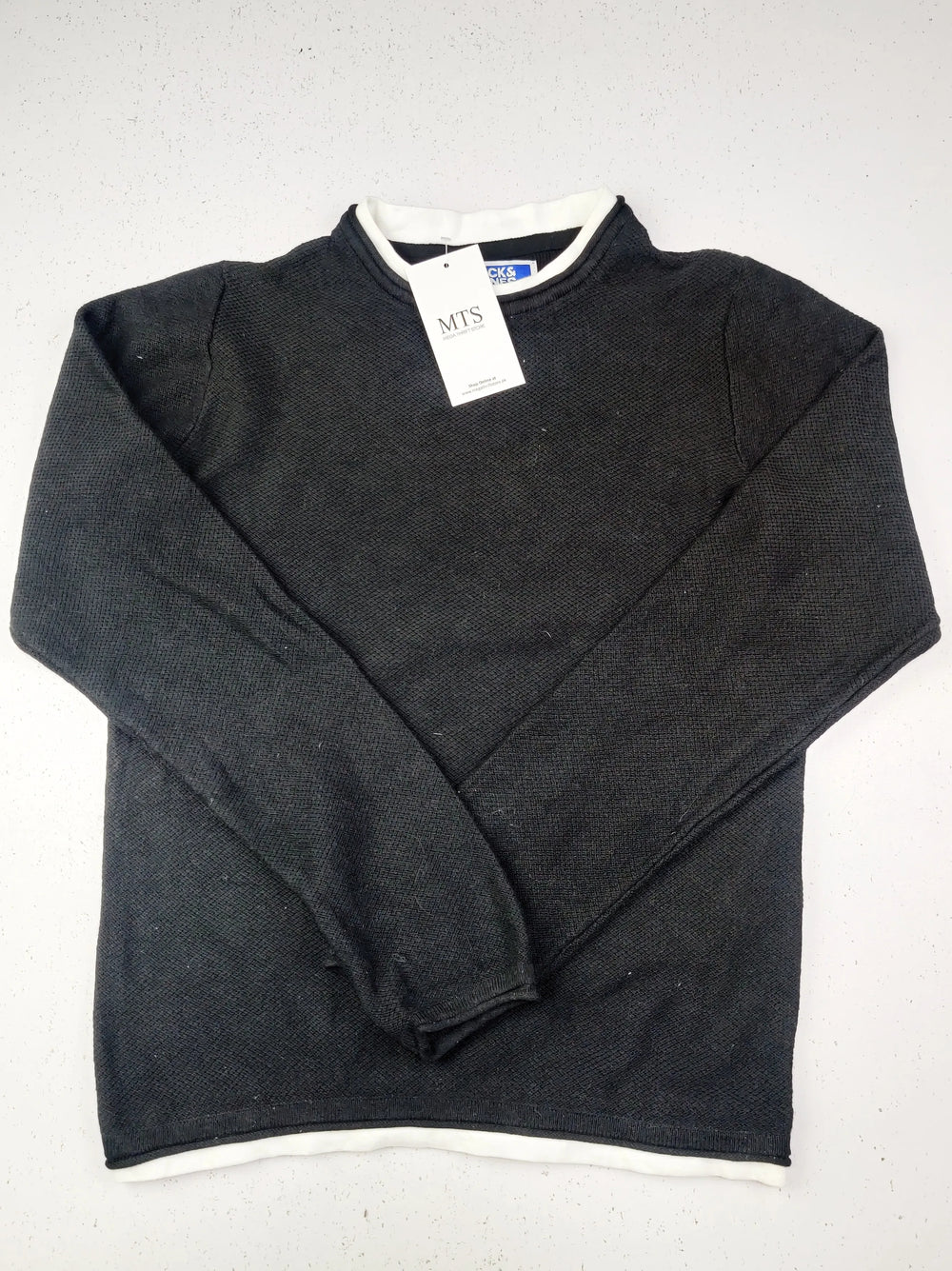 Buy online pre-used pre-loved 100% authentic & Original branded Jack & Jones (KWB-1997) available in Pakistan. Top international brands avilable.