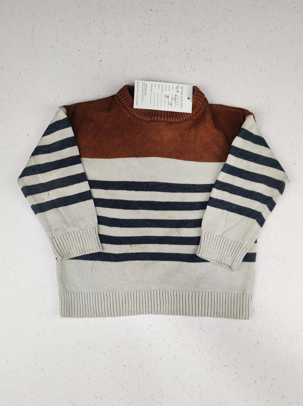 Buy online pre-used pre-loved 100% authentic & Original branded Unknown Brand (KWB-6331) available in Pakistan. Top international brands avilable.