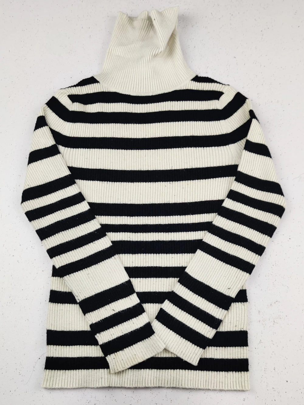 Buy online pre-used pre-loved 100% authentic & Original branded George (KWG-10698) available in Pakistan. Top international brands avilable.