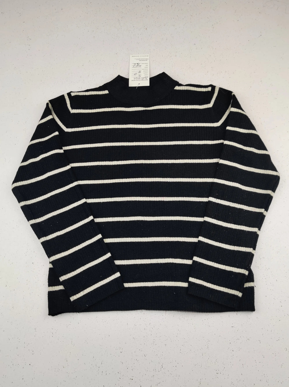 Buy online pre-used pre-loved 100% authentic & Original branded F&F (KWG-11188) available in Pakistan. Top international brands avilable.
