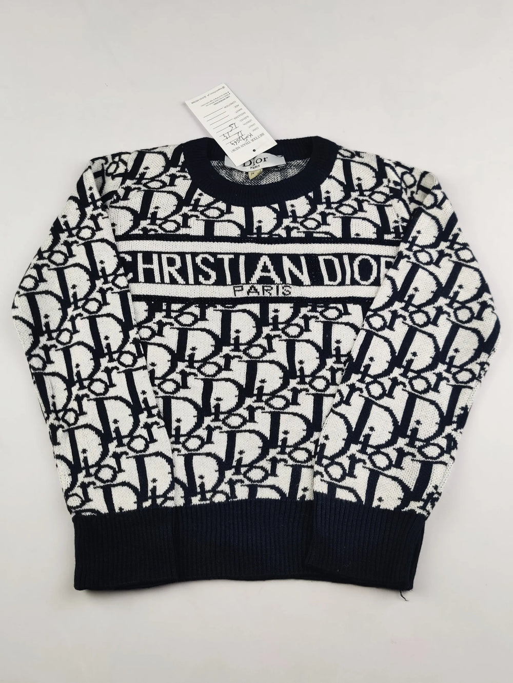 Buy online pre-used pre-loved 100% authentic & Original branded Dior (KWG-12564) available in Pakistan. Top international brands avilable.