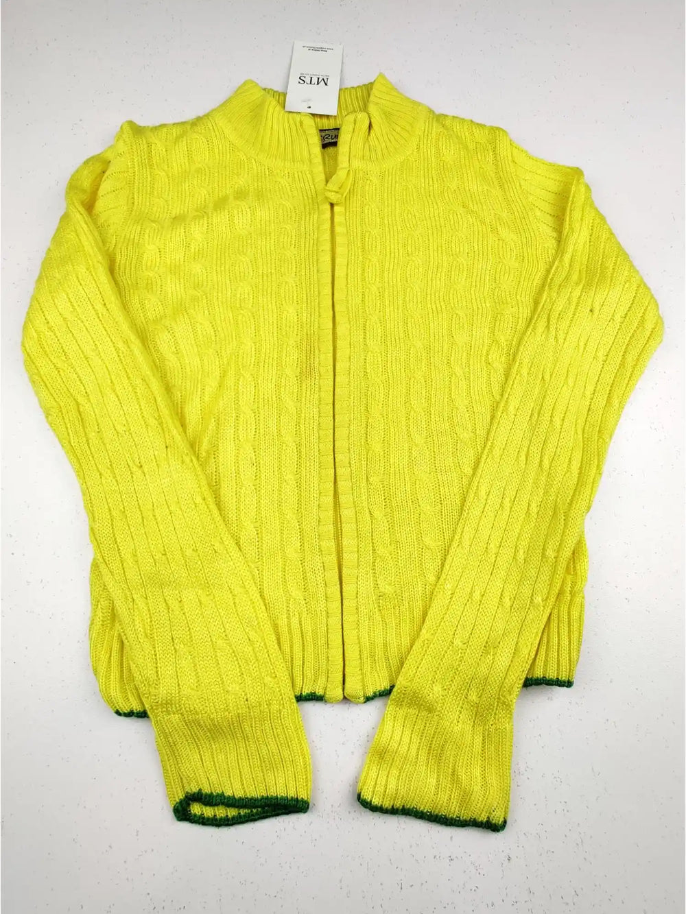 Buy online pre-used pre-loved 100% authentic & Original branded Cruise (KWG-2598) available in Pakistan. Top international brands avilable.