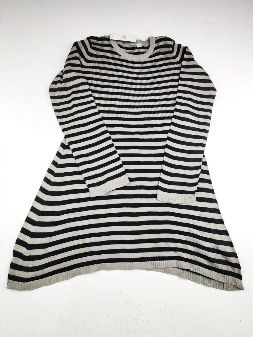 Buy online pre-used pre-loved 100% authentic & Original branded Alive (KWG-2722) available in Pakistan. Top international brands avilable.