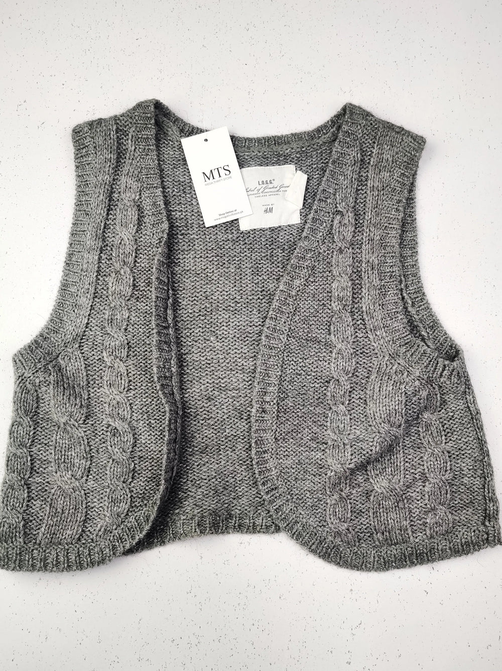 Buy online pre-used pre-loved 100% authentic & Original branded H&M (KWG-3301) available in Pakistan. Top international brands avilable.