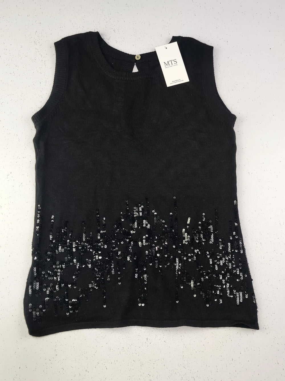Buy online pre-used pre-loved 100% authentic & Original branded Unknown Brand (KWG-4178) available in Pakistan. Top international brands avilable.