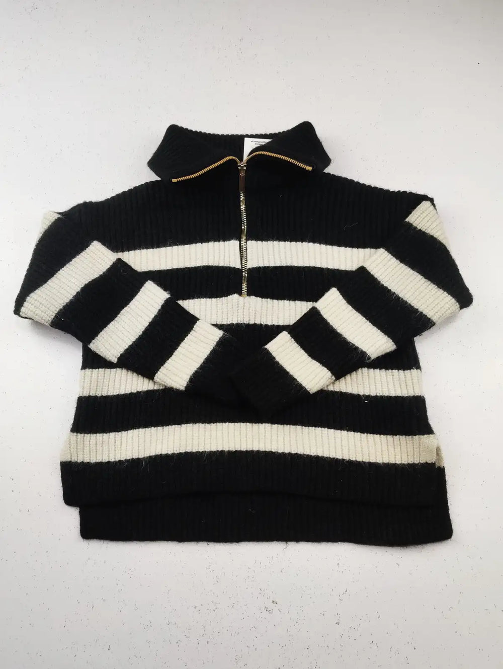 Buy online pre-used pre-loved 100% authentic & Original branded Next (KWG-6986) available in Pakistan. Top international brands avilable.