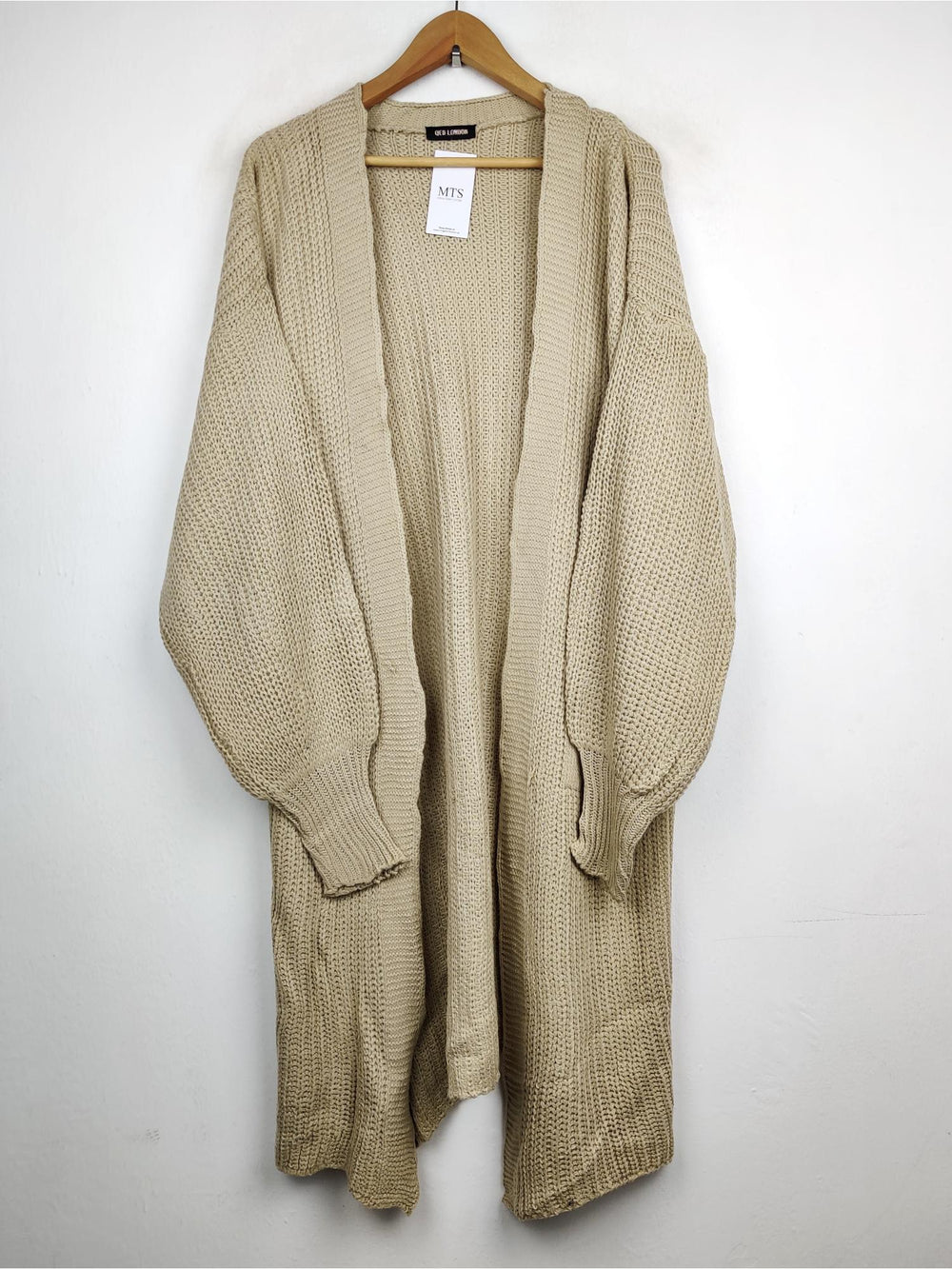 Buy online pre-used pre-loved 100% authentic & Original branded Qed London (LC-2099) available in Pakistan. Top international brands avilable.