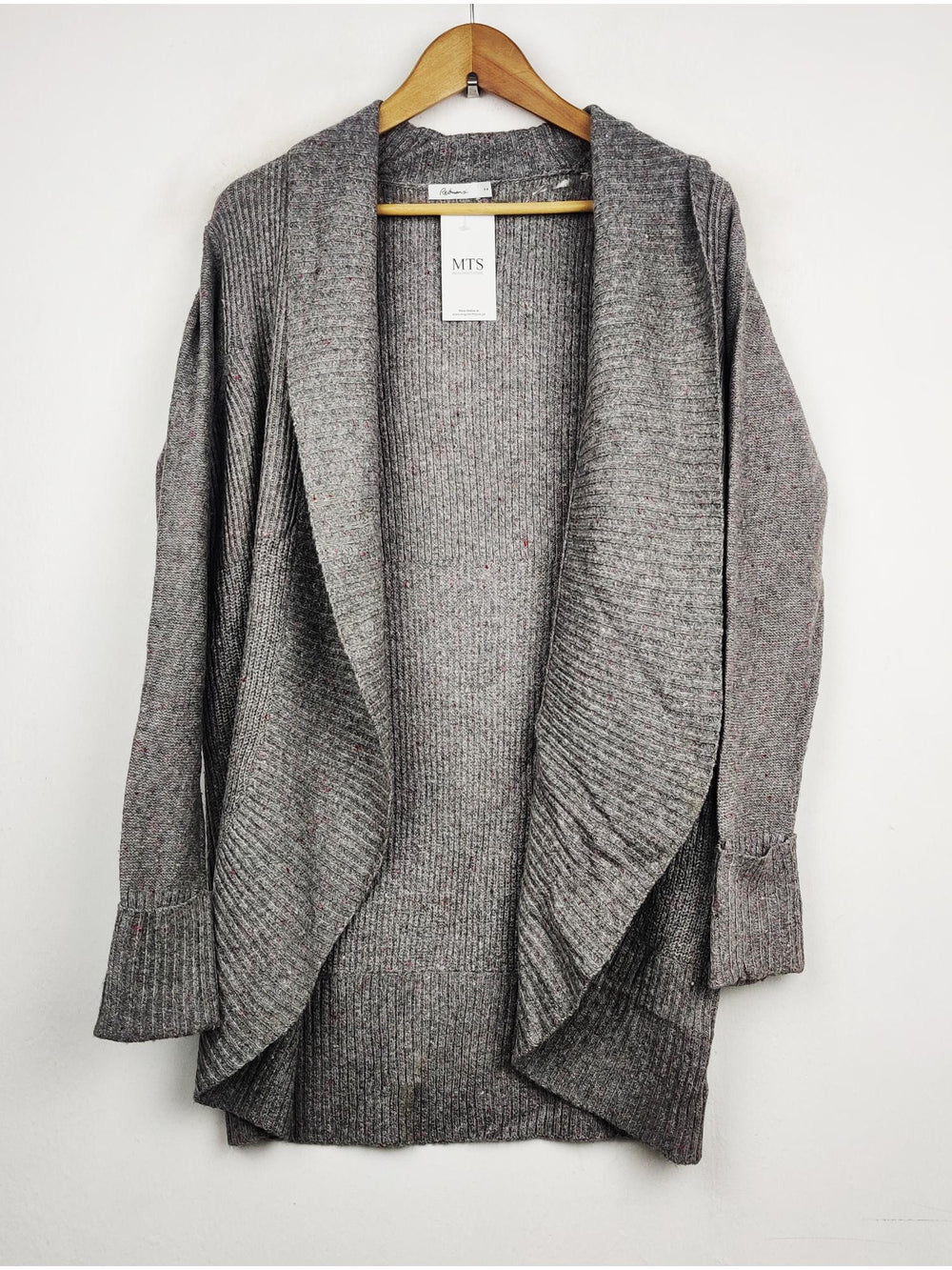 Buy online pre-used pre-loved 100% authentic & Original branded Reitunams (LC-2159) available in Pakistan. Top international brands avilable.