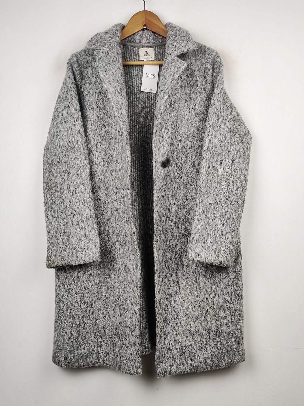 Buy online pre-used pre-loved 100% authentic & Original branded Tu (LC-2517) available in Pakistan. Top international brands avilable.