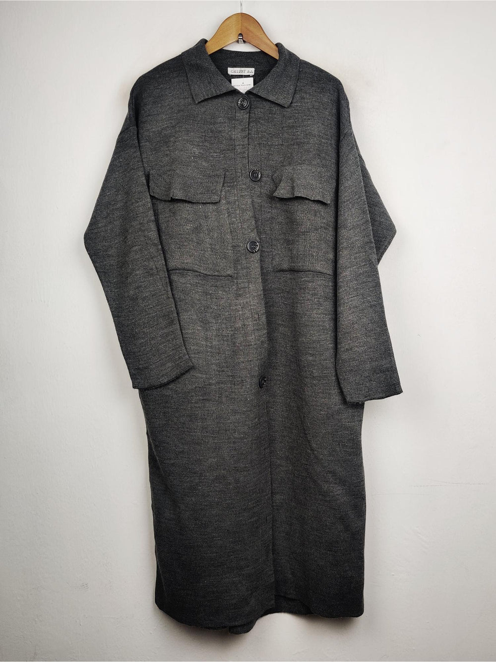 Buy online pre-used pre-loved 100% authentic & Original branded Gallery (LC-2673) available in Pakistan. Top international brands avilable.