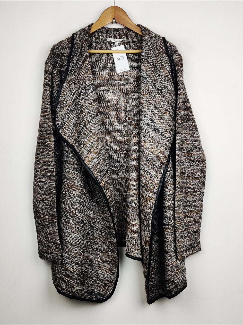 Buy online pre-used pre-loved 100% authentic & Original branded Peacocks (LC-2696) available in Pakistan. Top international brands avilable.