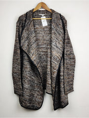 Buy online pre-used pre-loved 100% authentic & Original branded Peacocks (LC-2696) available in Pakistan. Top international brands avilable.