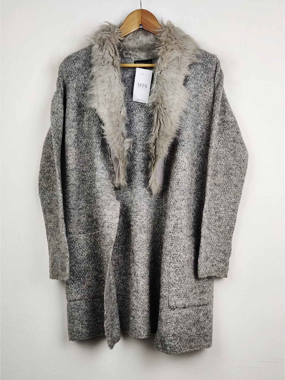 Buy online pre-used pre-loved 100% authentic & Original branded F&F (LC-2747) available in Pakistan. Top international brands avilable.