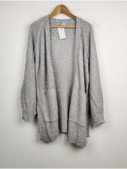 Buy online pre-used pre-loved 100% authentic & Original branded Stradivarius (LC-2749) available in Pakistan. Top international brands avilable.