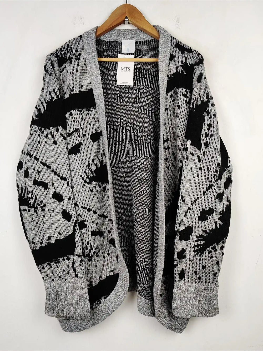 Buy online pre-used pre-loved 100% authentic & Original branded Unknown Brand (LC-2937) available in Pakistan. Top international brands avilable.