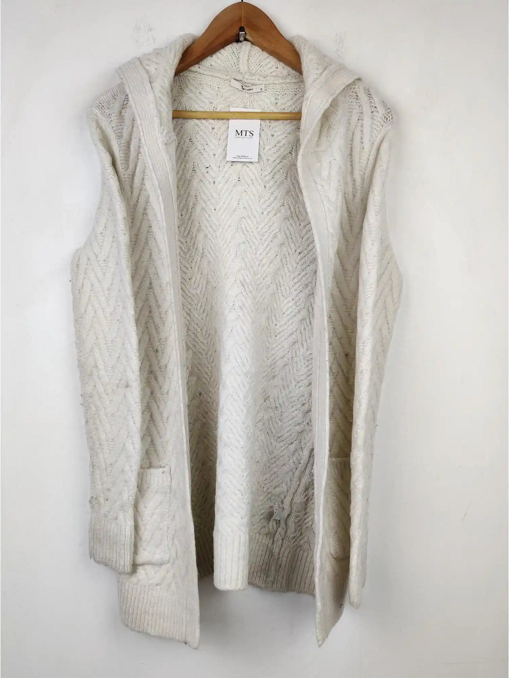 Buy online pre-used pre-loved 100% authentic & Original branded Tu (LC-3032) available in Pakistan. Top international brands avilable.