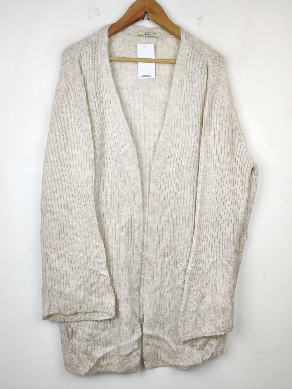 Buy online pre-used pre-loved 100% authentic & Original branded Tu (LC-3089) available in Pakistan. Top international brands avilable.