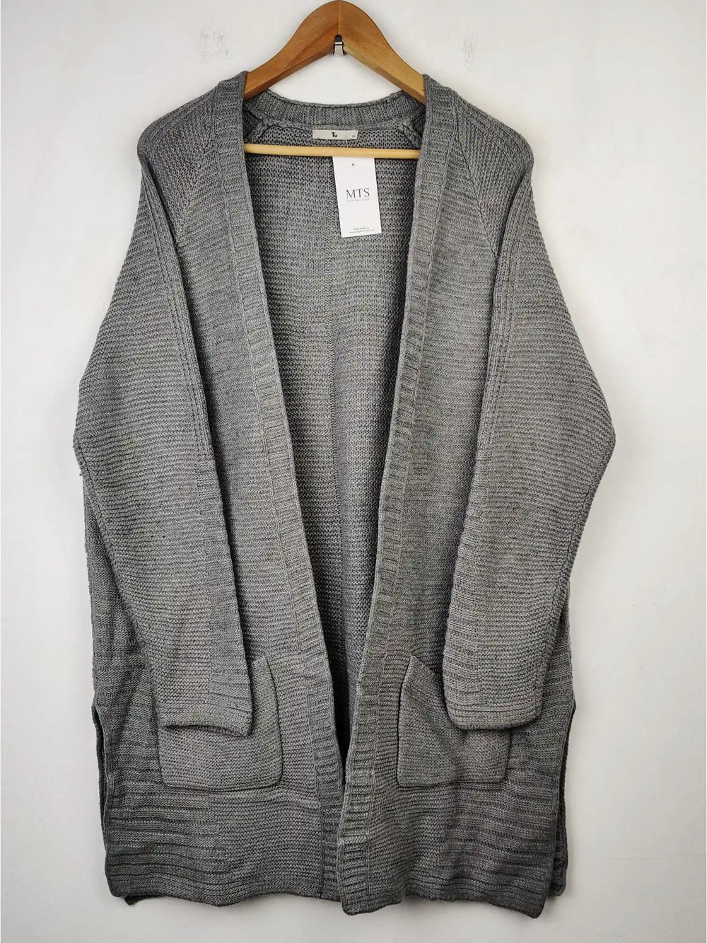 Buy online pre-used pre-loved 100% authentic & Original branded Tu (LC-3219) available in Pakistan. Top international brands avilable.