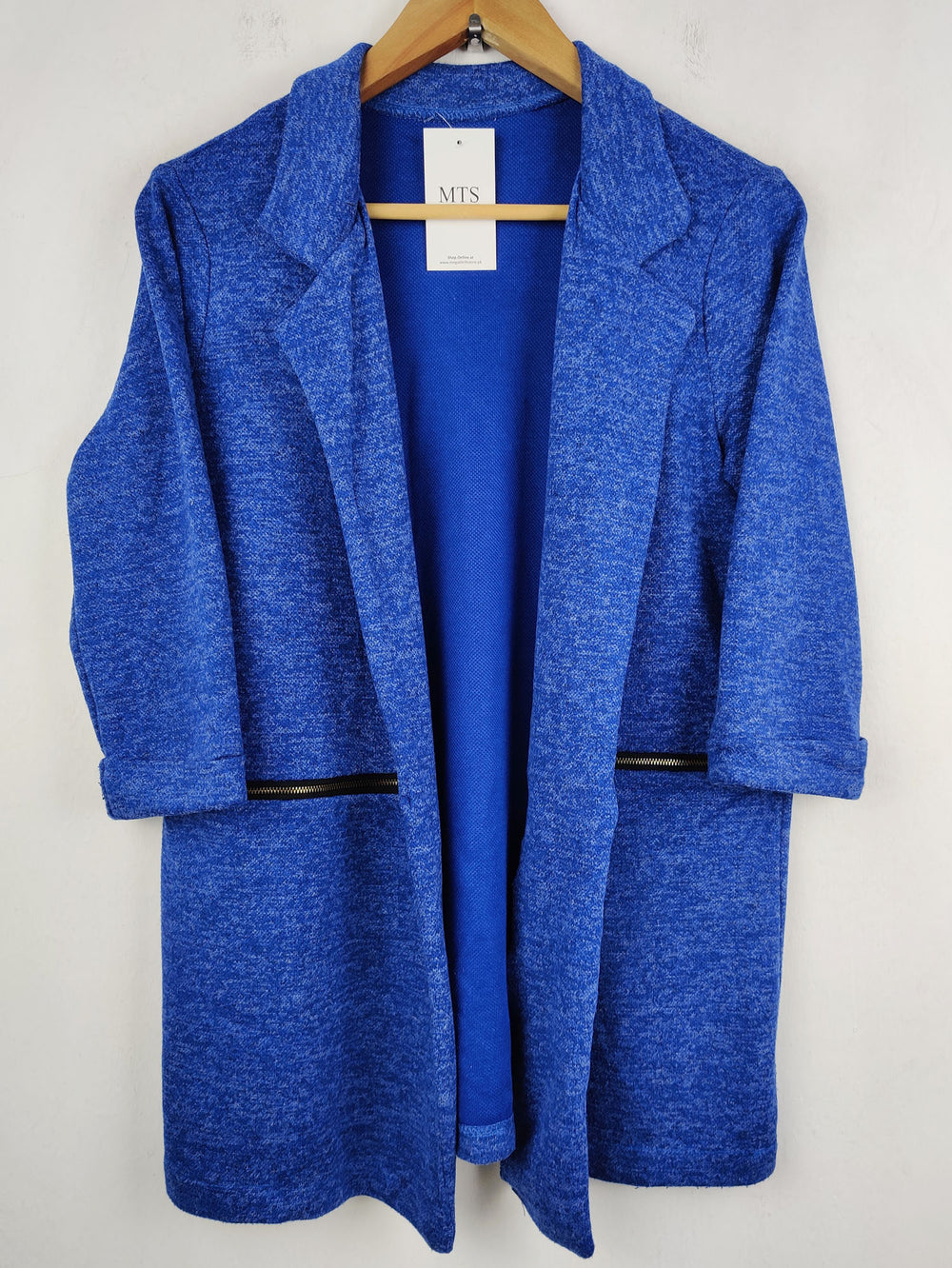 Buy online pre-used pre-loved 100% authentic & Original branded Unknown Brand (LC-3495) available in Pakistan. Top international brands avilable.