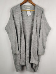 Buy online pre-used pre-loved 100% authentic & Original branded Love Knitwear (LC-3496) available in Pakistan. Top international brands avilable.