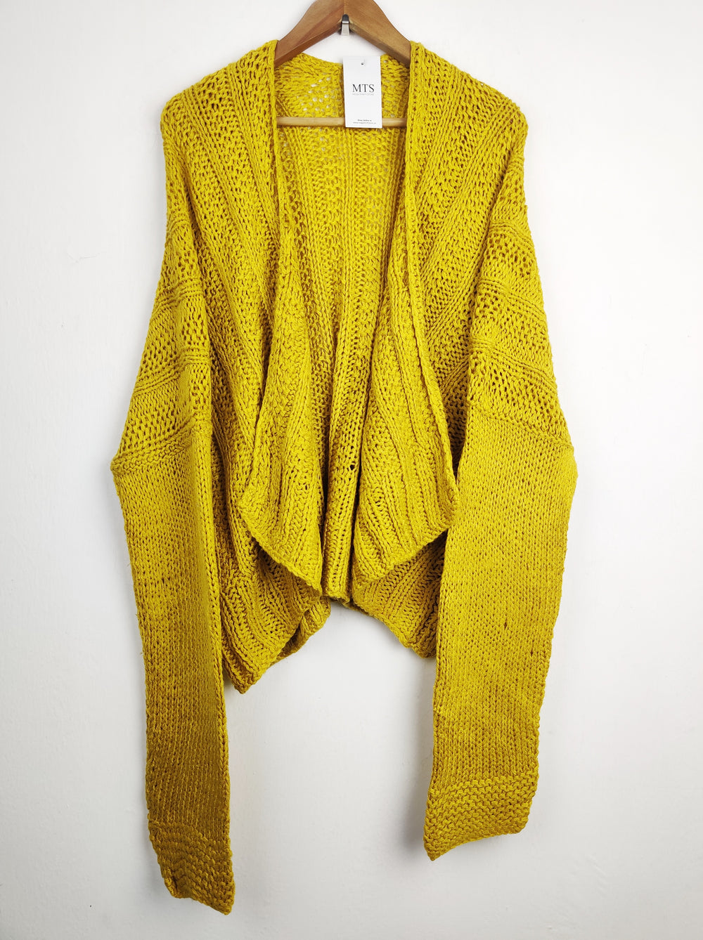 Buy online pre-used pre-loved 100% authentic & Original branded Unknown Brand (LC-3510) available in Pakistan. Top international brands avilable.