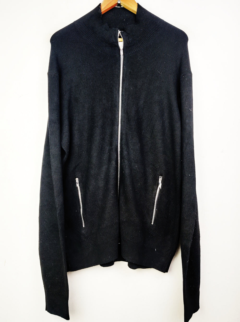 Buy online pre-used pre-loved 100% authentic & Original branded Reiss (LC-3631) available in Pakistan. Top international brands avilable.