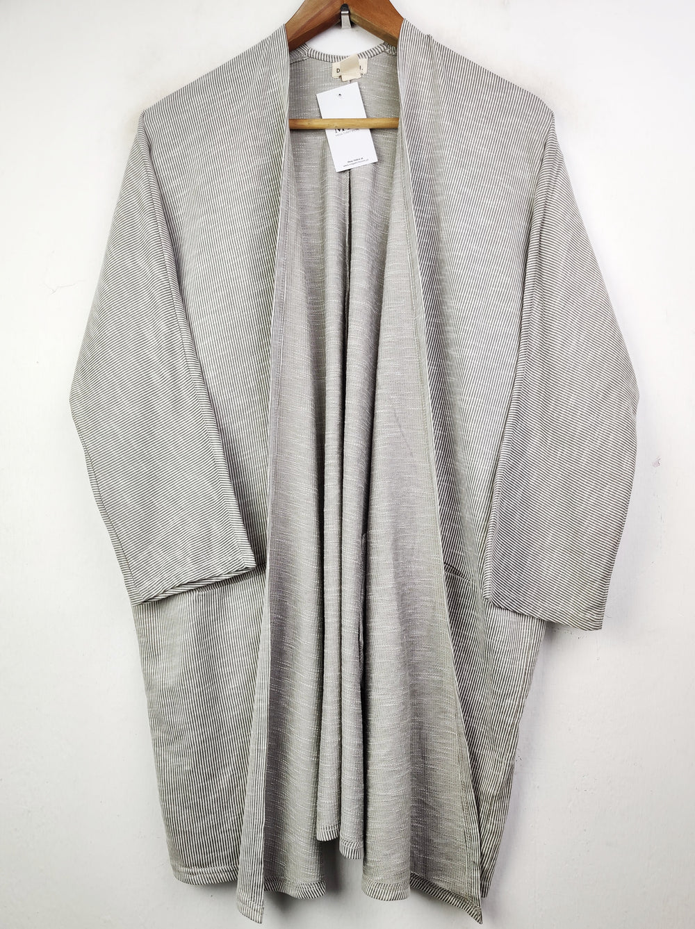 Buy online pre-used pre-loved 100% authentic & Original branded Donni (LC-3663) available in Pakistan. Top international brands avilable.