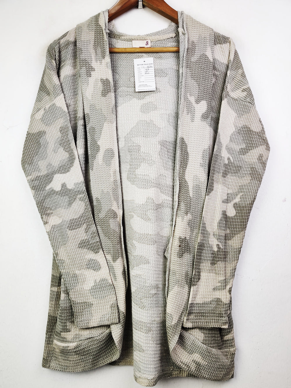 Buy online pre-used pre-loved 100% authentic & Original branded So (LC-3670) available in Pakistan. Top international brands avilable.