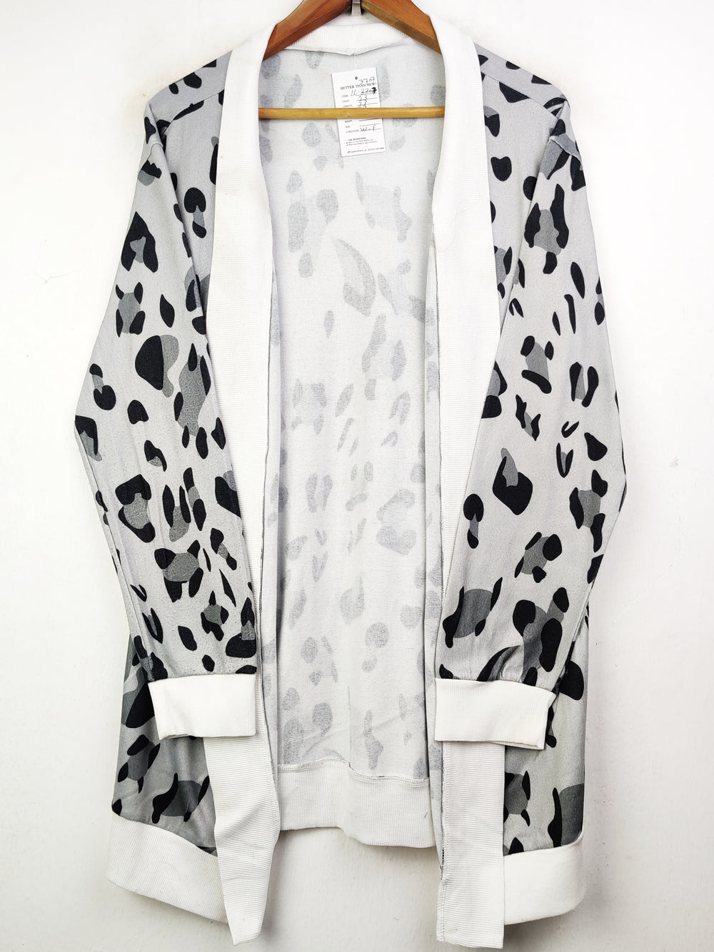 Buy online pre-used pre-loved 100% authentic & Original branded Unknown Brand (LC-3707) available in Pakistan. Top international brands avilable.