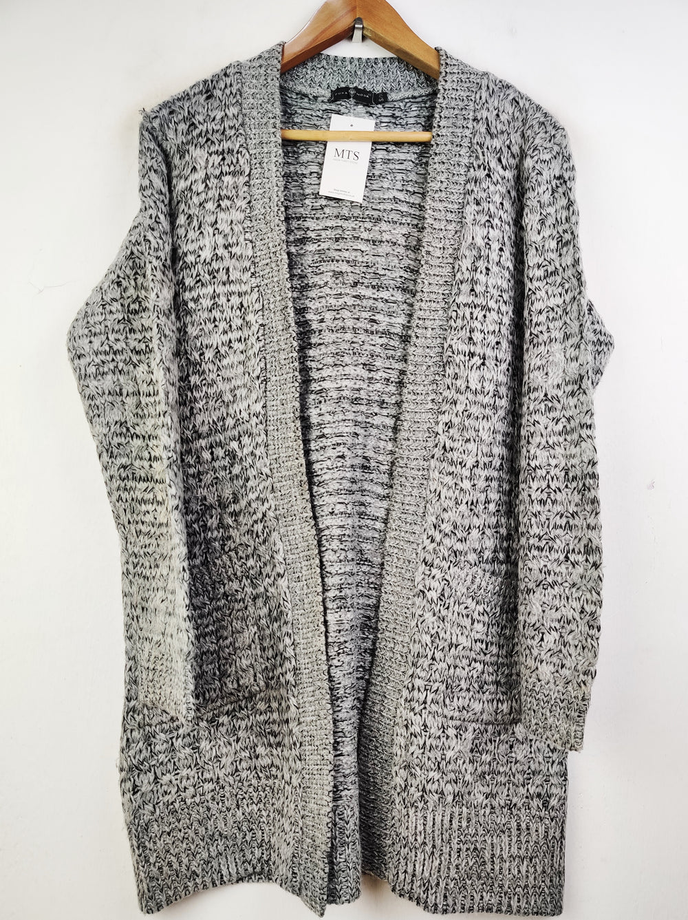 Buy online pre-used pre-loved 100% authentic & Original branded Pura Moda (LC-3831) available in Pakistan. Top international brands avilable.