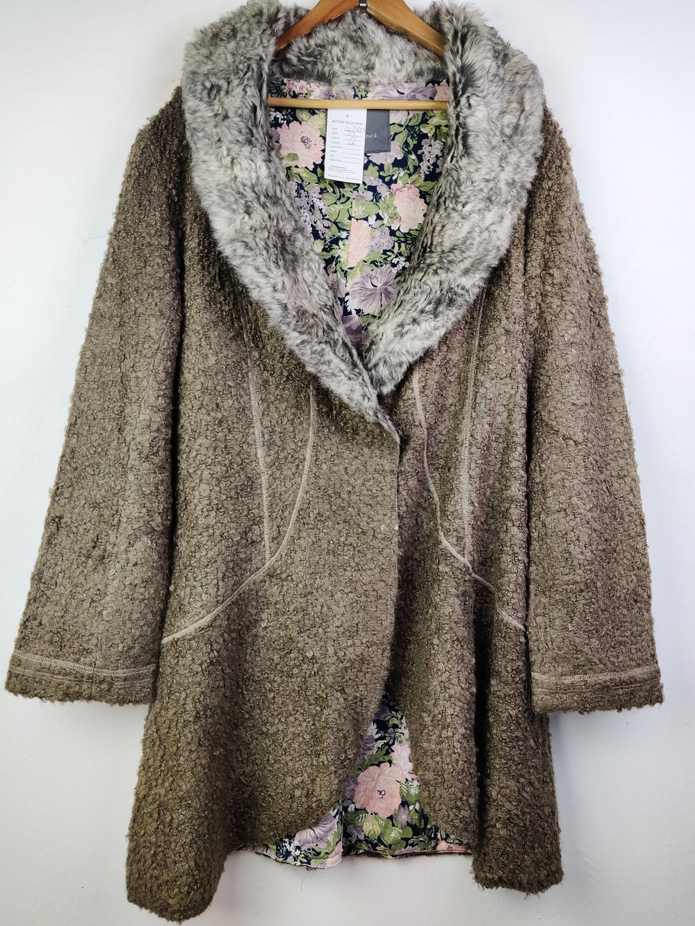 Buy online pre-used pre-loved 100% authentic & Original branded Claude Gerard (LC-3847) available in Pakistan. Top international brands avilable.