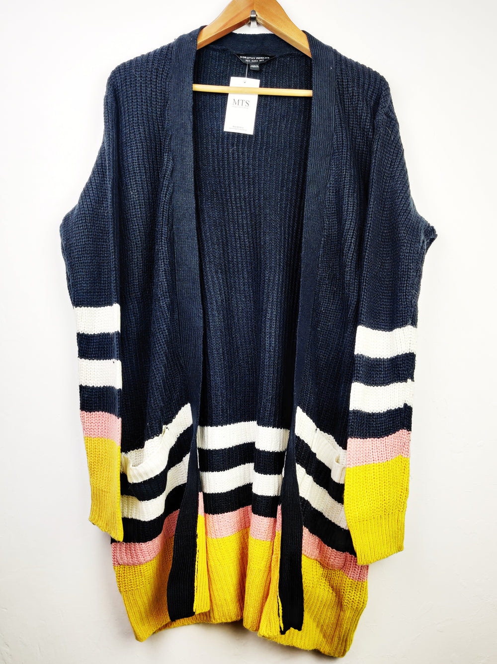 Buy online pre-used pre-loved 100% authentic & Original branded Dorothy Perkins (LC-3867) available in Pakistan. Top international brands avilable.