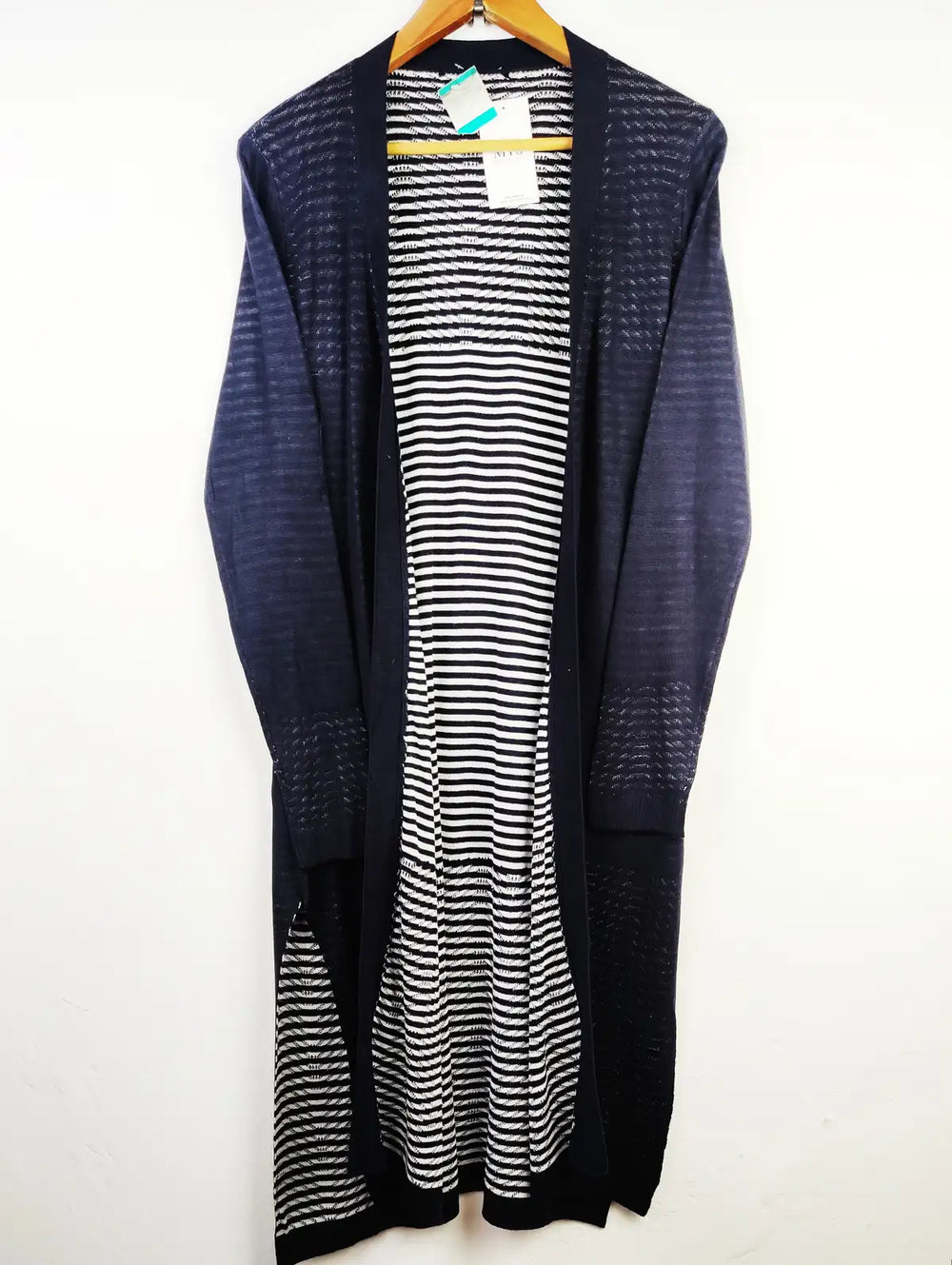 Buy online pre-used pre-loved 100% authentic & Original branded Unknown Brand (LC-3918) available in Pakistan. Top international brands avilable.