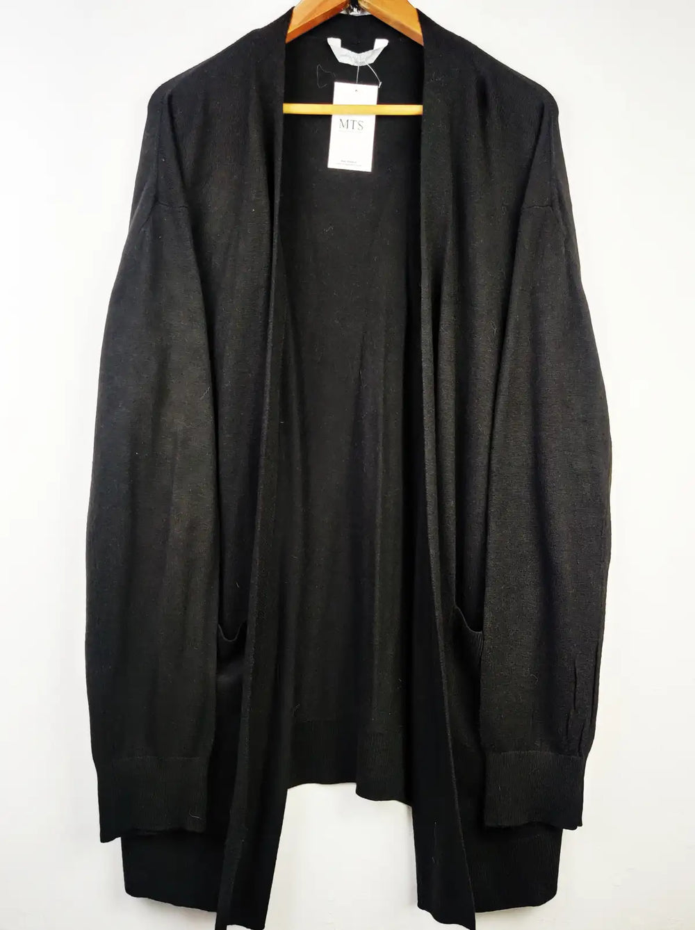 Buy online pre-used pre-loved 100% authentic & Original branded Unknown Brand (LC-3926) available in Pakistan. Top international brands avilable.