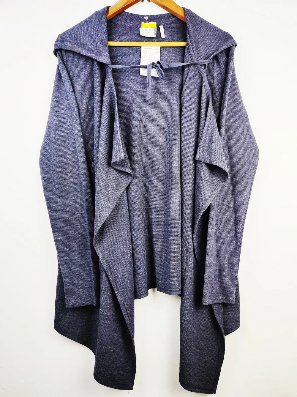 Buy online pre-used pre-loved 100% authentic & Original branded Logo (LC-3930) available in Pakistan. Top international brands avilable.