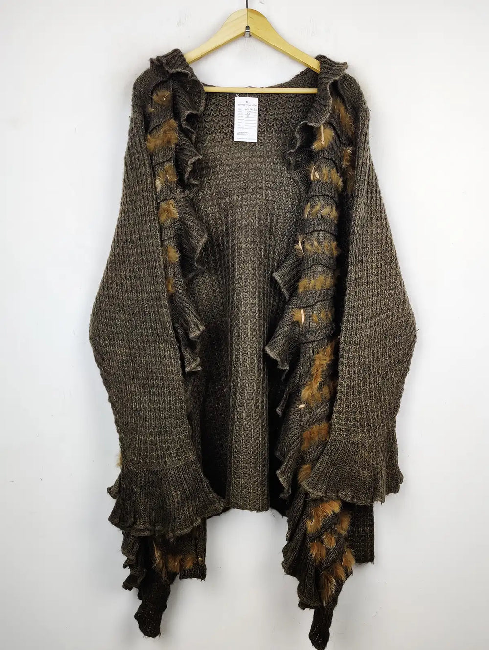 Buy online pre-used pre-loved 100% authentic & Original branded Unknown Brand (LC-4062) available in Pakistan. Top international brands avilable.