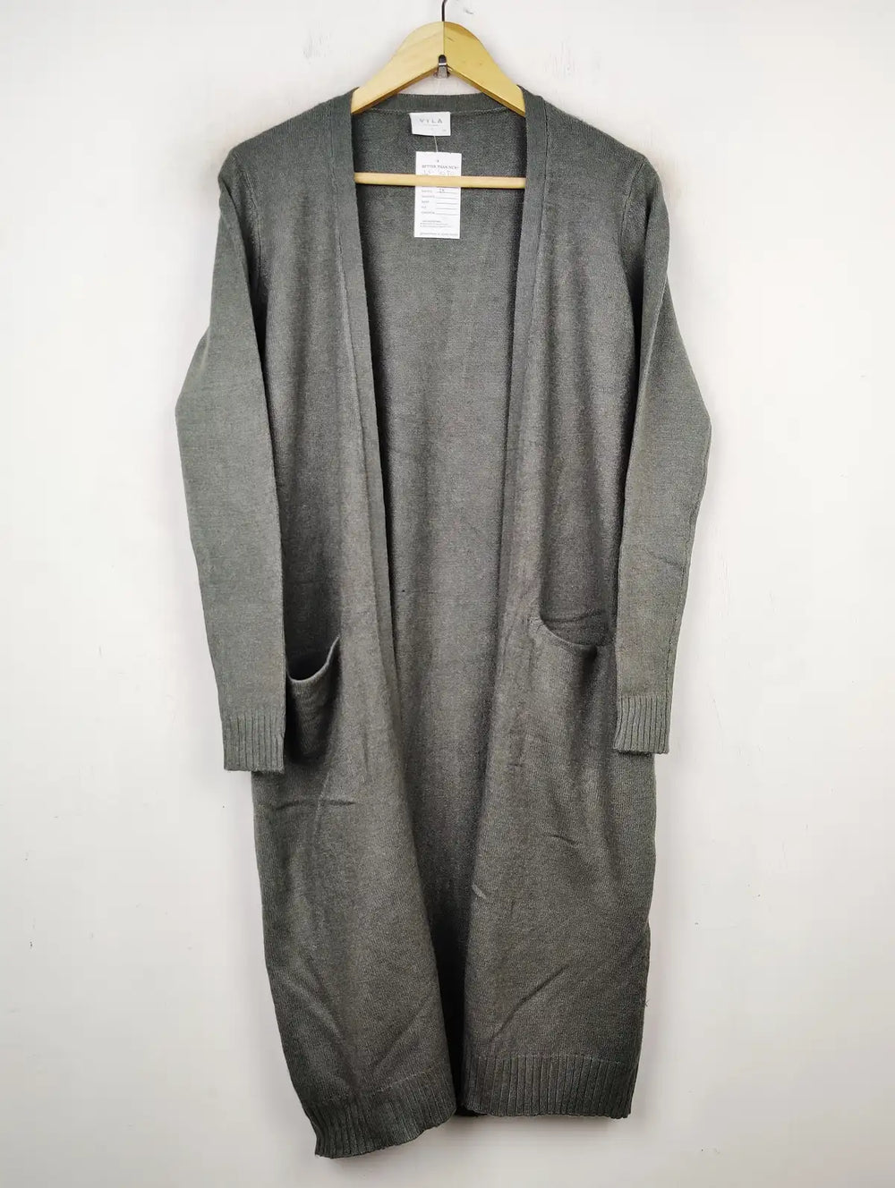 Buy online pre-used pre-loved 100% authentic & Original branded Vila (LC-4090) available in Pakistan. Top international brands avilable.